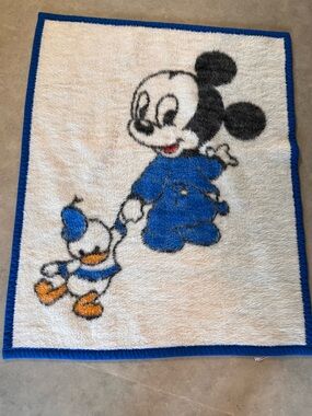 Disney Mickey & Donald Plush blanket
vintage 1980s Biederlack baby blanket